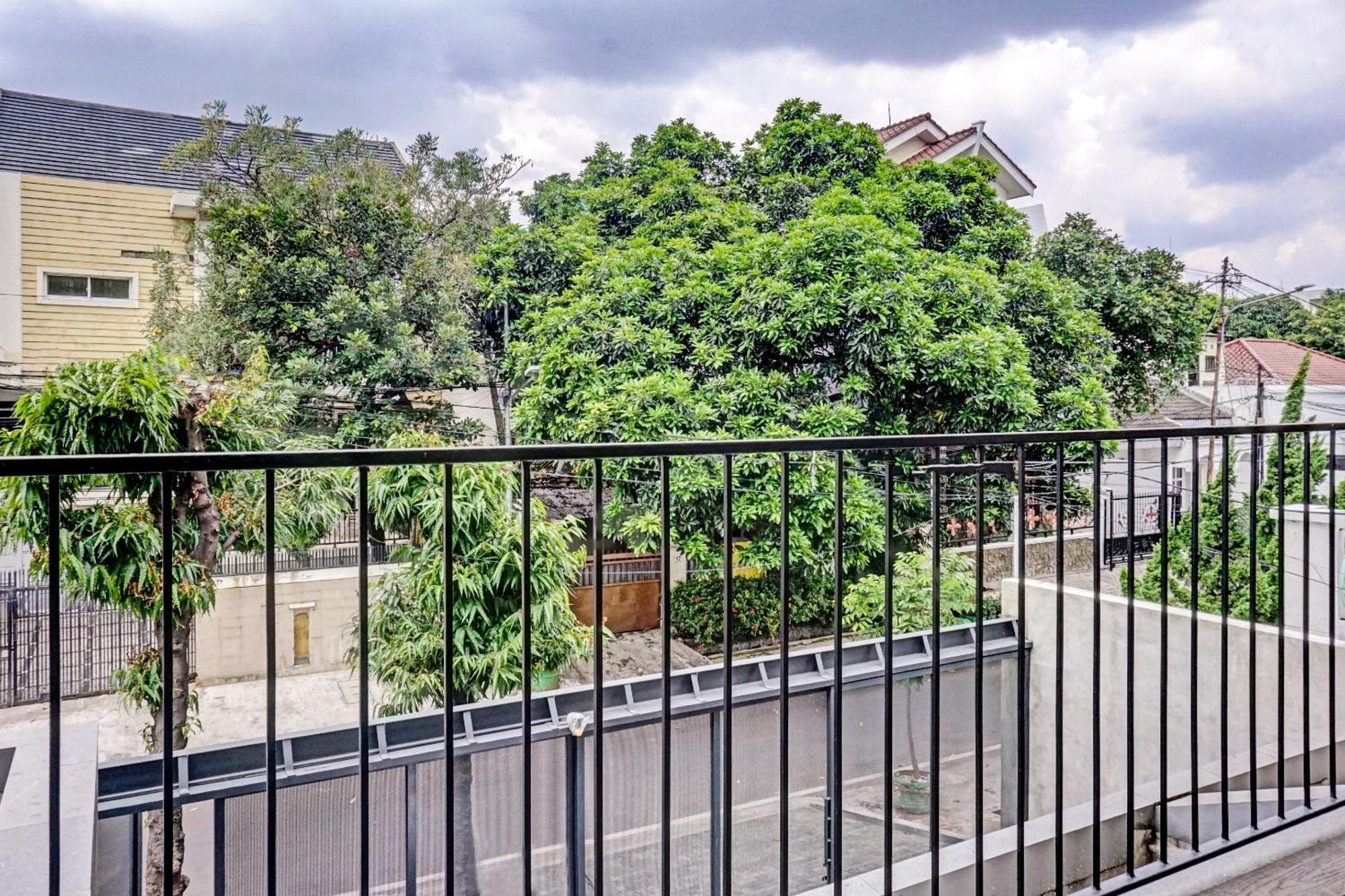 OYO 90635 Tango Juliet Residence Jakarta Bagian luar foto
